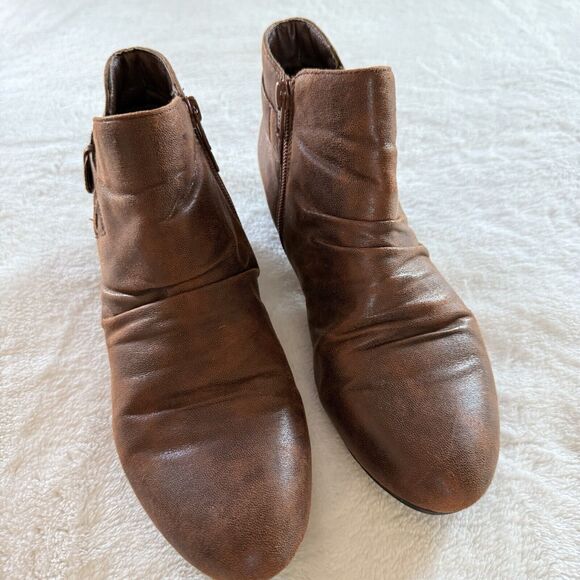 Kim Rogers “Tess” Ankle Booties Chestnut Faux Leather Buckle Accent Boot W US 8 - Picture 4 of 10